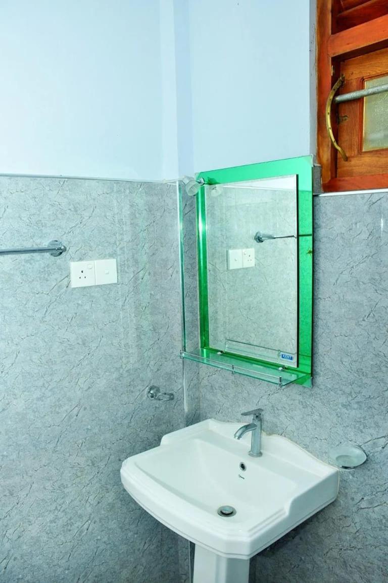 Randu Homestay And Restaurant Тангале Екстериор снимка